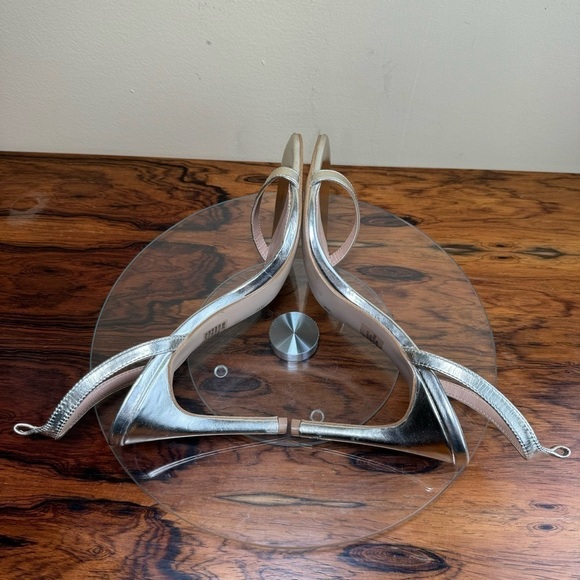 BCBGeneration Ingot Chain Pump in gold - Picture 13 of 16